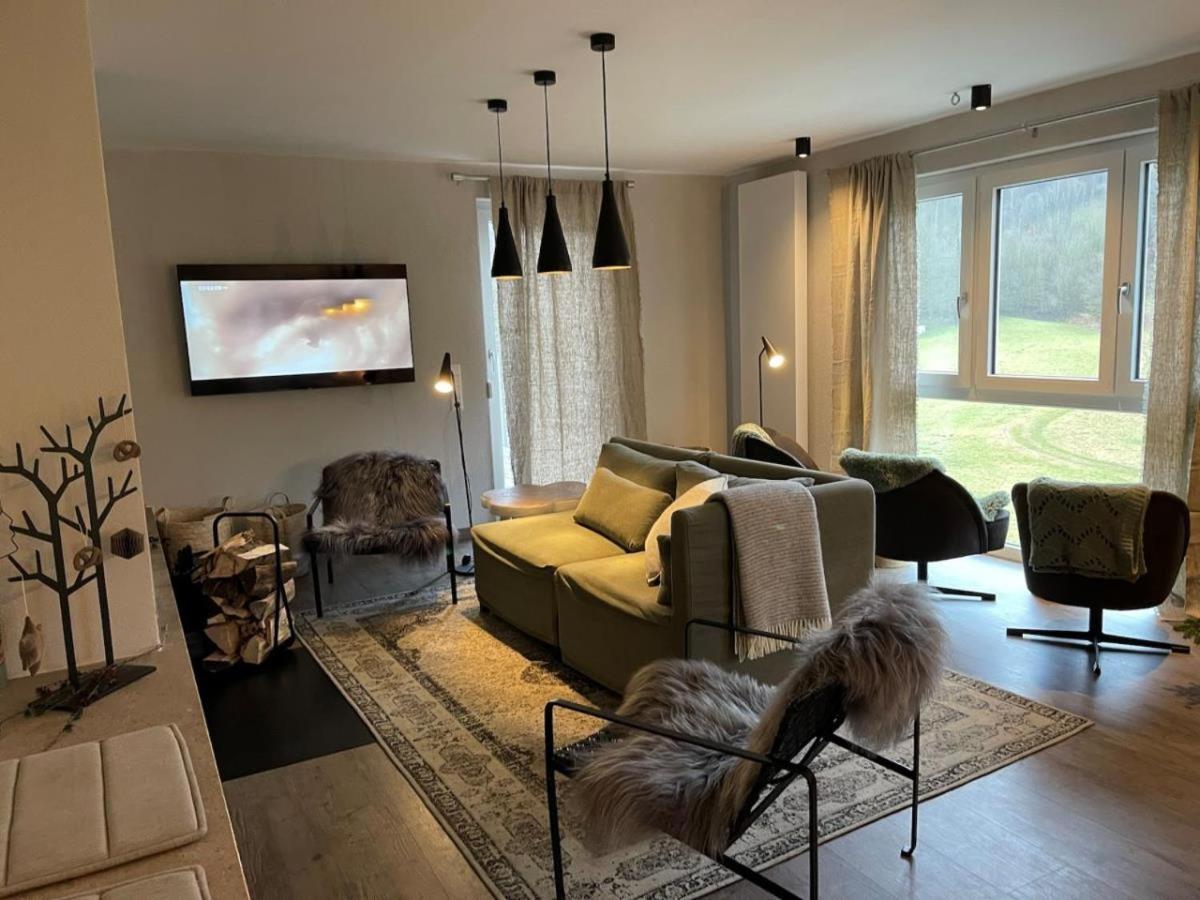 Freistehendes Ferienhaus Mit Kamin, Sauna, Atemberaubenden Blick Ins Tal, Mehrere Terrassen, 1500Qm Grundstueck 1,6M Hoch Eingezaeunt Gerabronn Extérieur photo